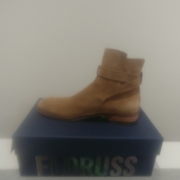 Chelsea Boots by Ankari Floruss - Picture 3 of 7